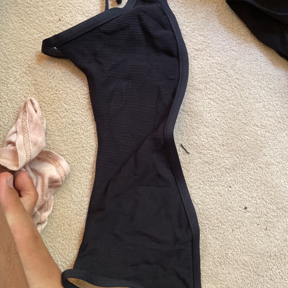 L space swim top - Picture 3 of 4